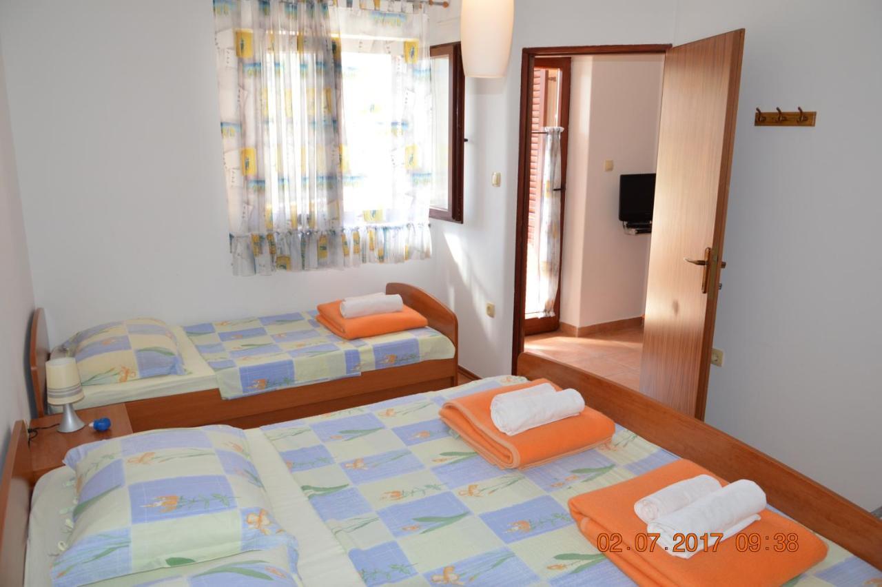 Apartments And Rooms By The Sea Jakisnica, Pag - 4160 Lun (Pag) Exterior foto